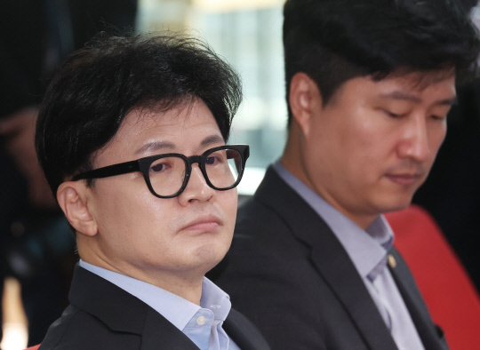 지난 10월31일 한동훈 국민의힘 대표가 서울 여의도 당사에서 열린 여론조사 정상화를 위한 제도개선 토론회에참석하고 있다.<연합뉴스 사진>